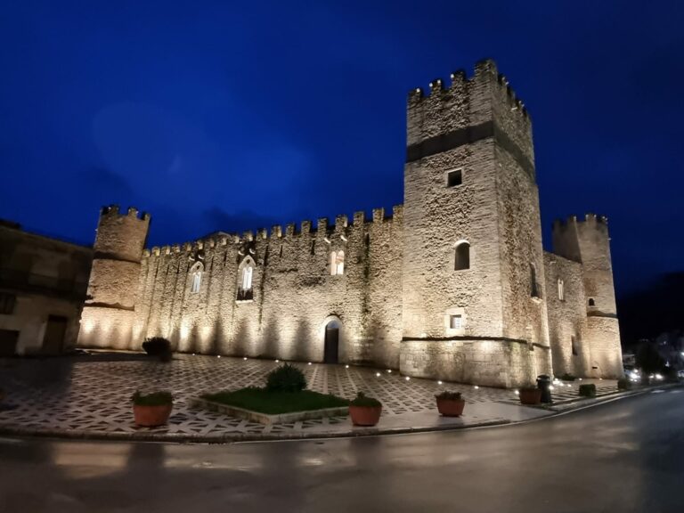 Alcamo (TP): il castello e i pupi