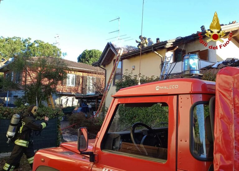 Villetta interessata da un incendio, provincia di Varese