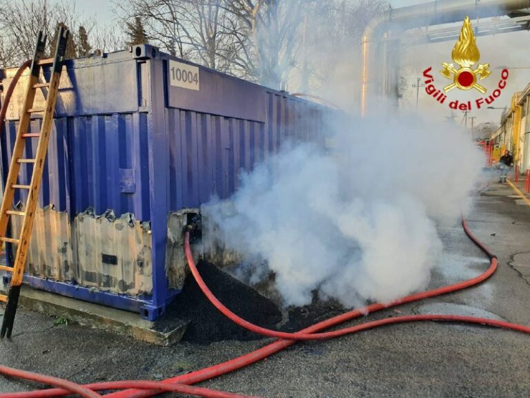 Incendio a Gallarate, le precisazioni di ARPA