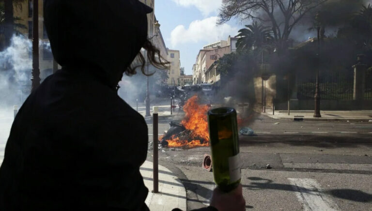 Violenti scontri in tutta la Corsica photo credits: web