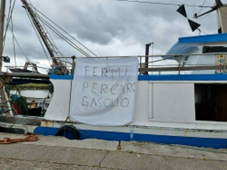 Carburante, proteste dei pescatori di Mazara del Vallo