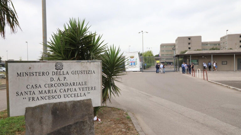 Violenze in carcere a Santa Maria Capua Vetere