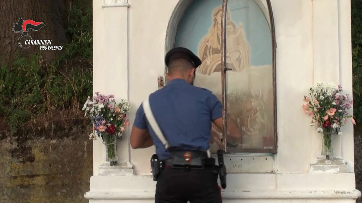 La droga nel capitello della Madonna a Zungri