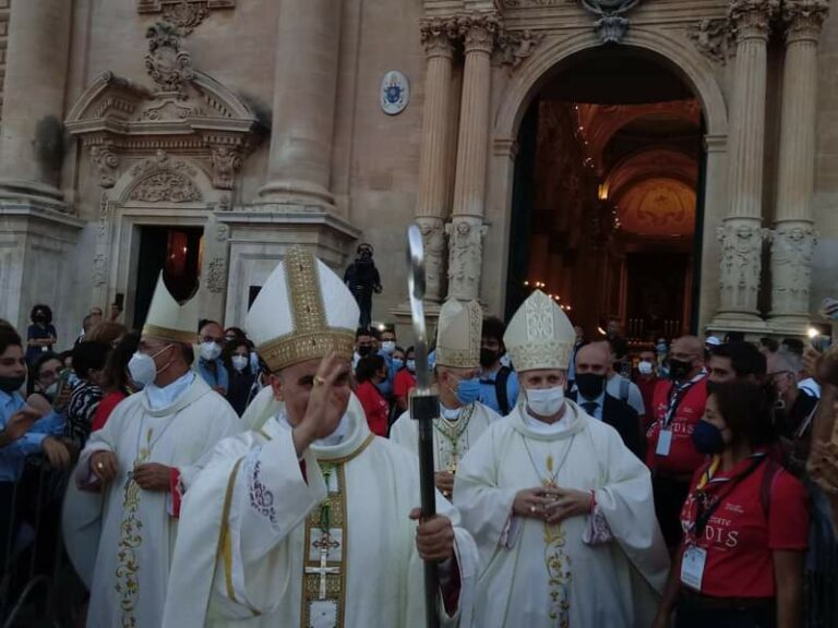 Auguri monsignor Giuseppe La Placa.