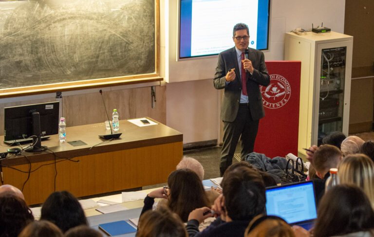 Il prof. Giovanni Peri alla Sapienza in onore di Federico Caffè