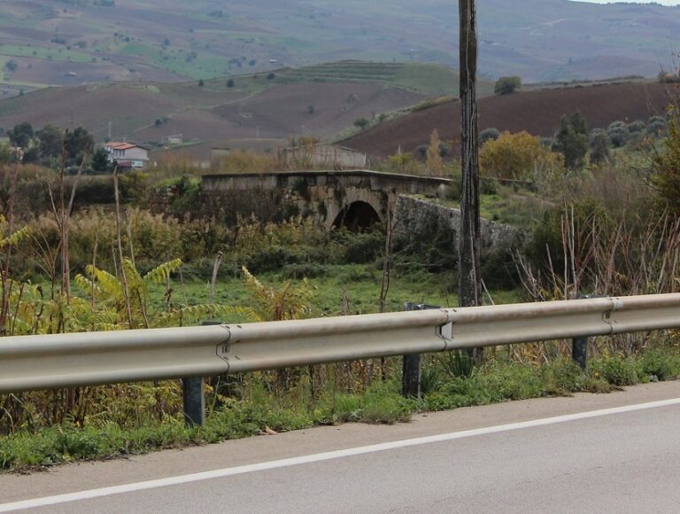 Mezzojuso e Ciminna, demolito un ponte di origine medievale