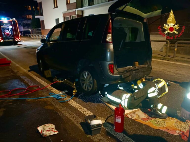 Vigili del fuoco a Castano e a Varese