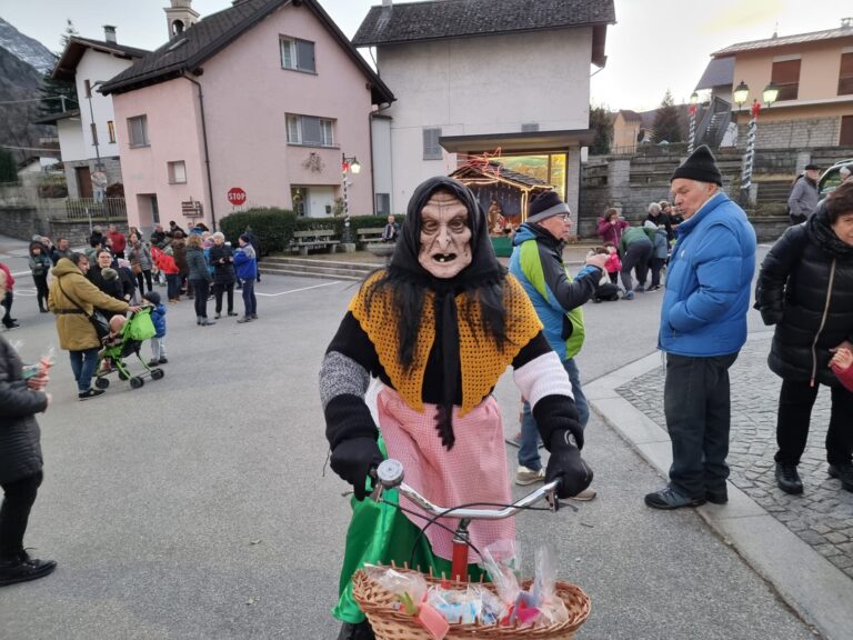 Premia (VB)la Befana vien di notte..(video)