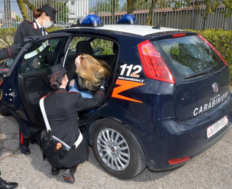 Comacchio, avvicina l’ex fidanzata al carnevale