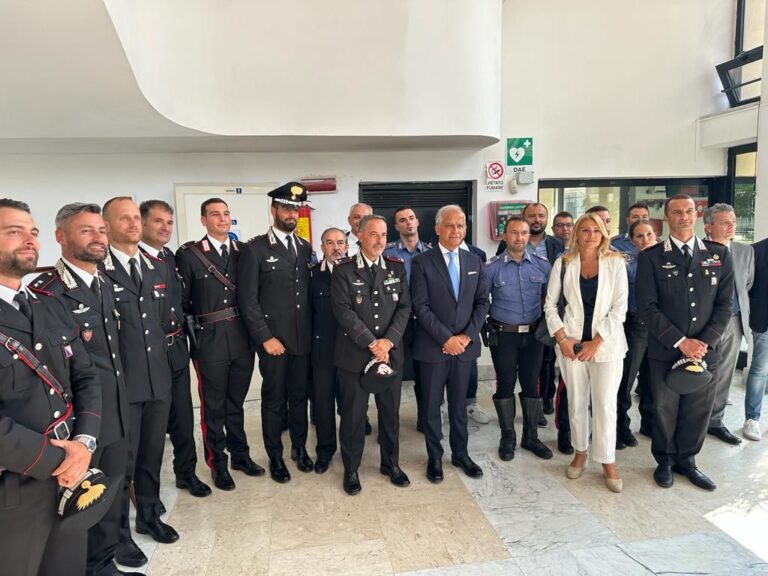 Ministro Piantedosi visita Compagnia Carabinieri di Caivano