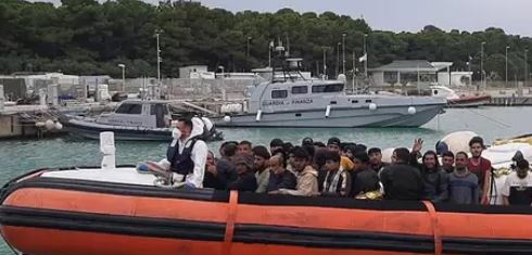 migranti, soccorso in mare, Guardia Costiera italiana, Calabria, Locride, Bangladesh, Sudan, Mediterraneo, emergenza umanitaria, trafficanti di esseri umani, integrazione, Europa