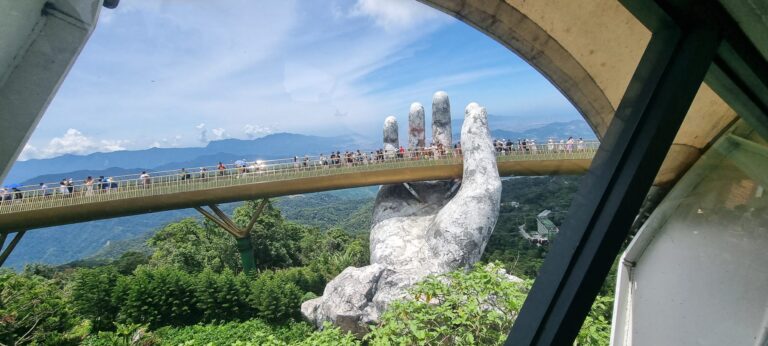 Vietnam, una delle meraviglie del mondo: Golden Bridge