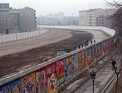 La Caduta del Muro di Berlino e la Riunificazione Tedesca